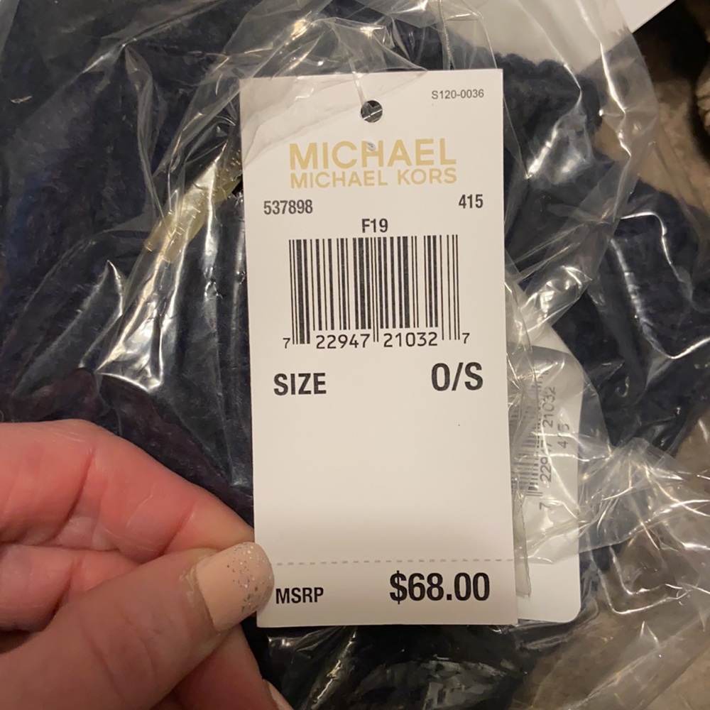 Michael Kors Diamond Cable Muffler Scarf - Picture 2 of 2